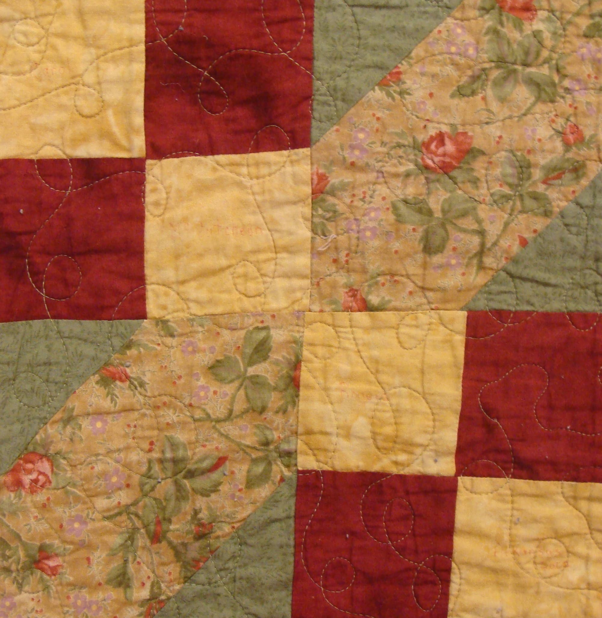 NF8 — Peach, Olive Green & Cream quilt block