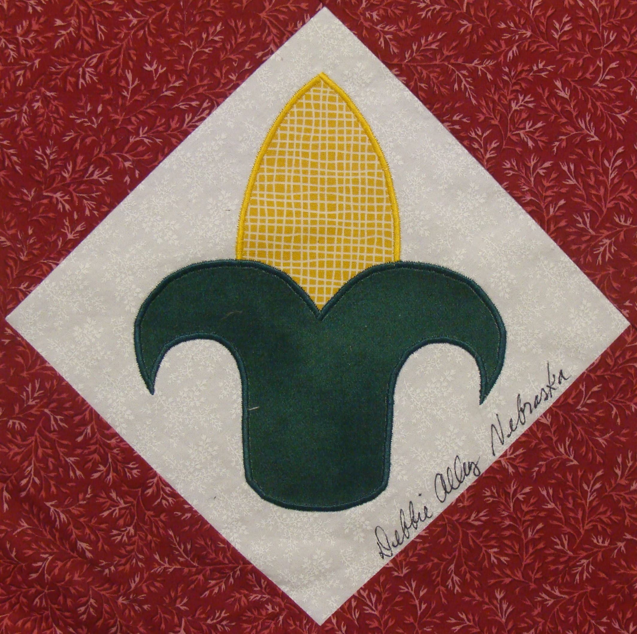 NF11 — Maroon, Hunter Green, Navy & White quilt block